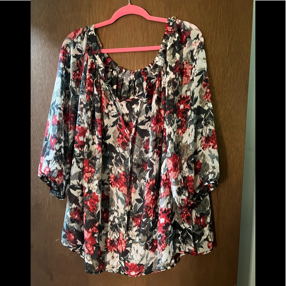 Woman’s 2x blouse